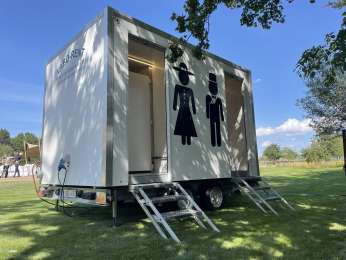 Middelgrote toiletwagen