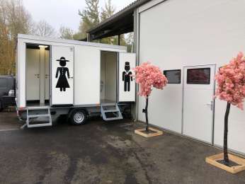 Middelgrote toiletwagen